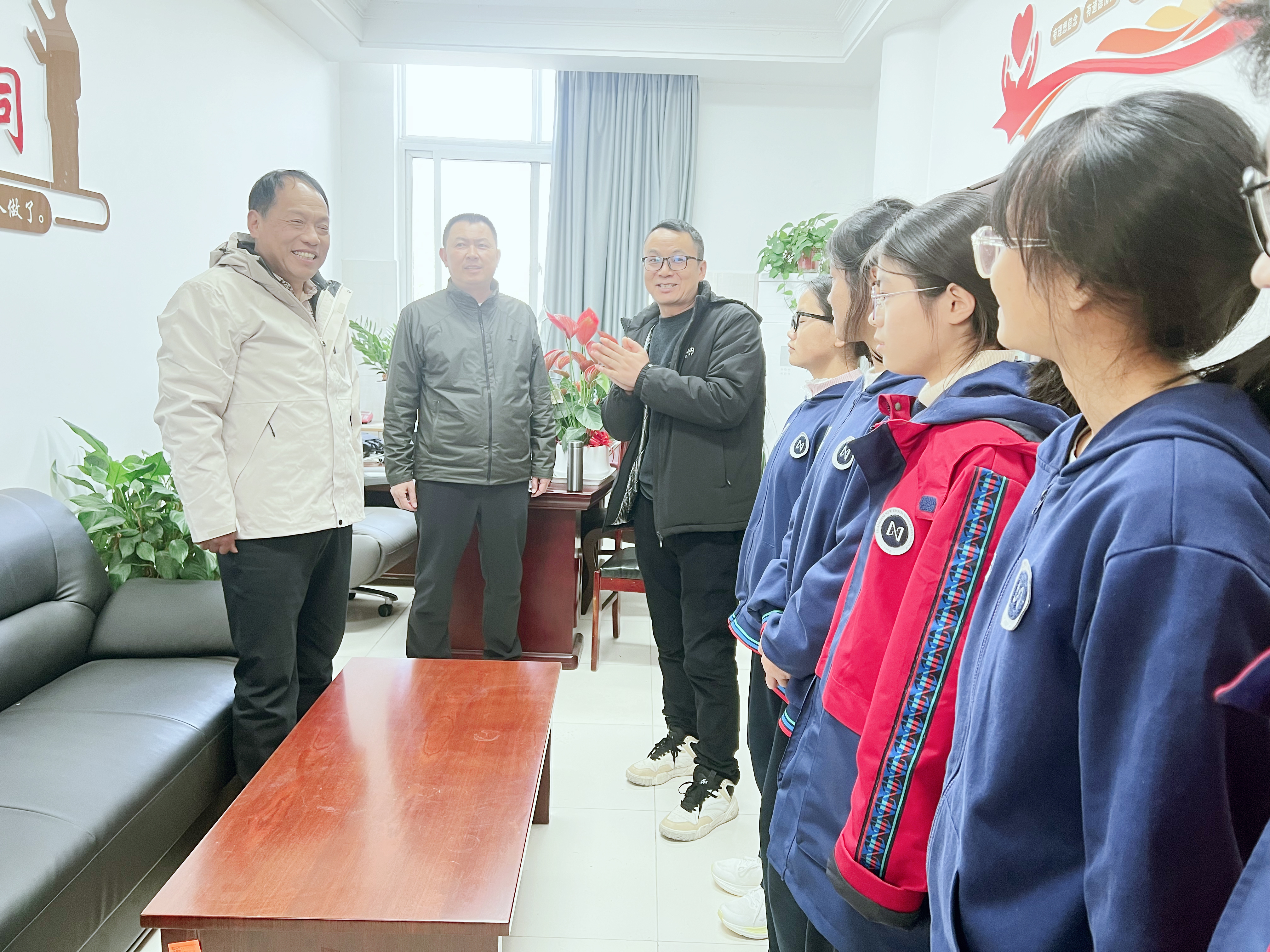 GA黄金甲新材王旭映董事长情系广元表国语学堂穷困学子