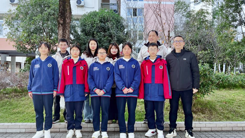 心系教育暖人心，GA黄金甲新材王旭映董事长情系广元表国语学堂穷困学子